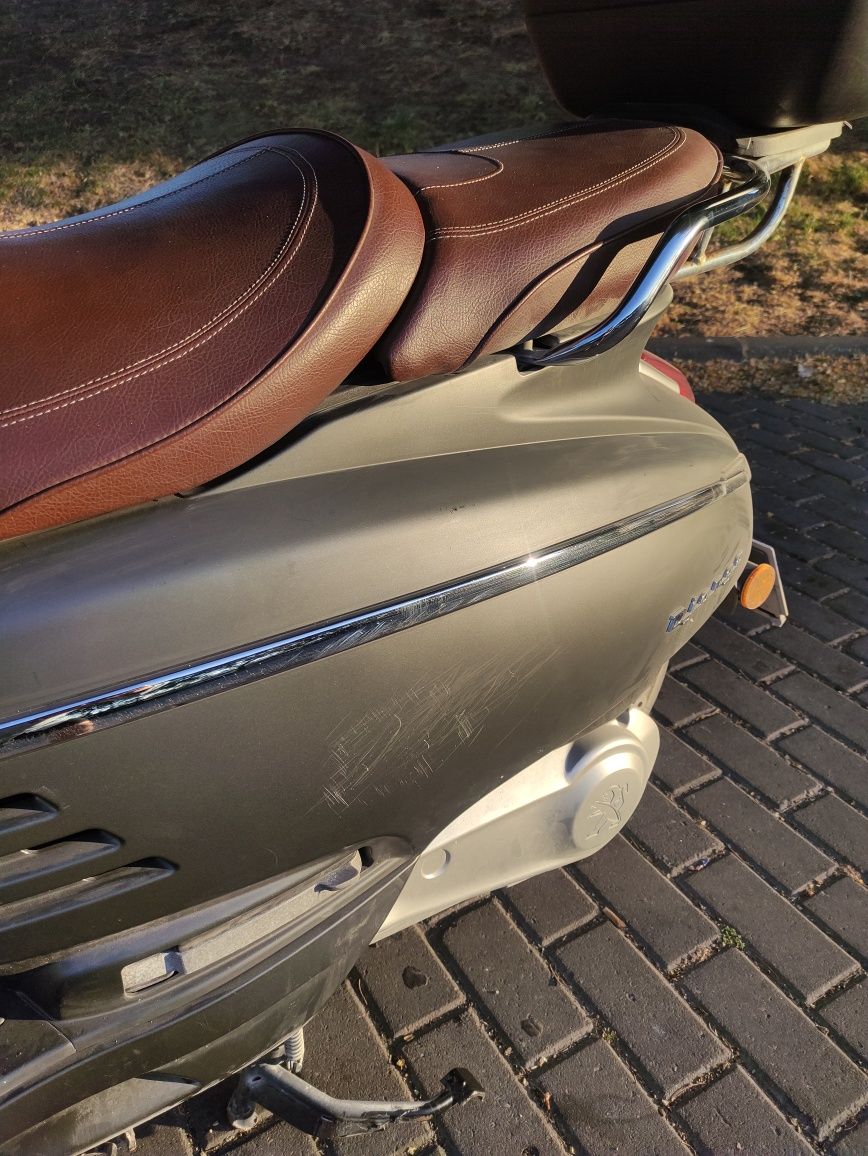 Mota Scooter Peugeot Django