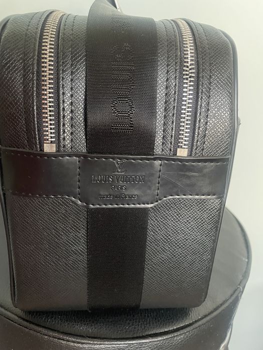 Louis vuitton taiga reporter kuferek okazja