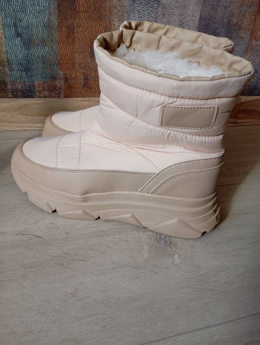Ботинки,дутики на меху на 38 розмір