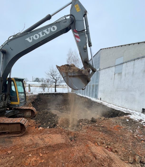 Transport materiałów sypkich - usługi koparką