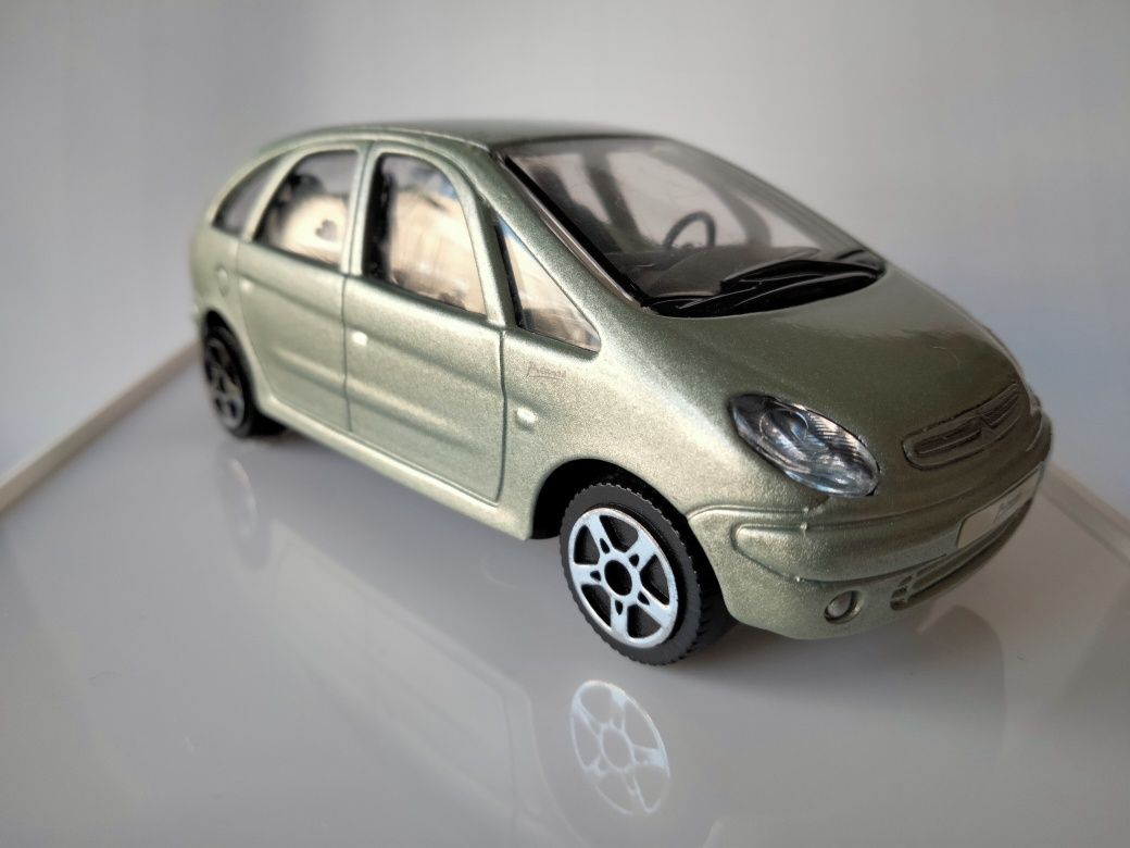 1/43 Citroën Xsara Picasso - 2000 (Maisto)