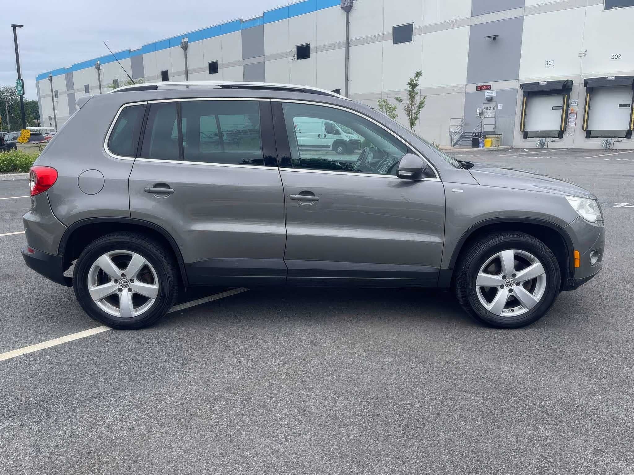 2010 Volkswagen Tiguan Wolfsburg Edition 4Motion