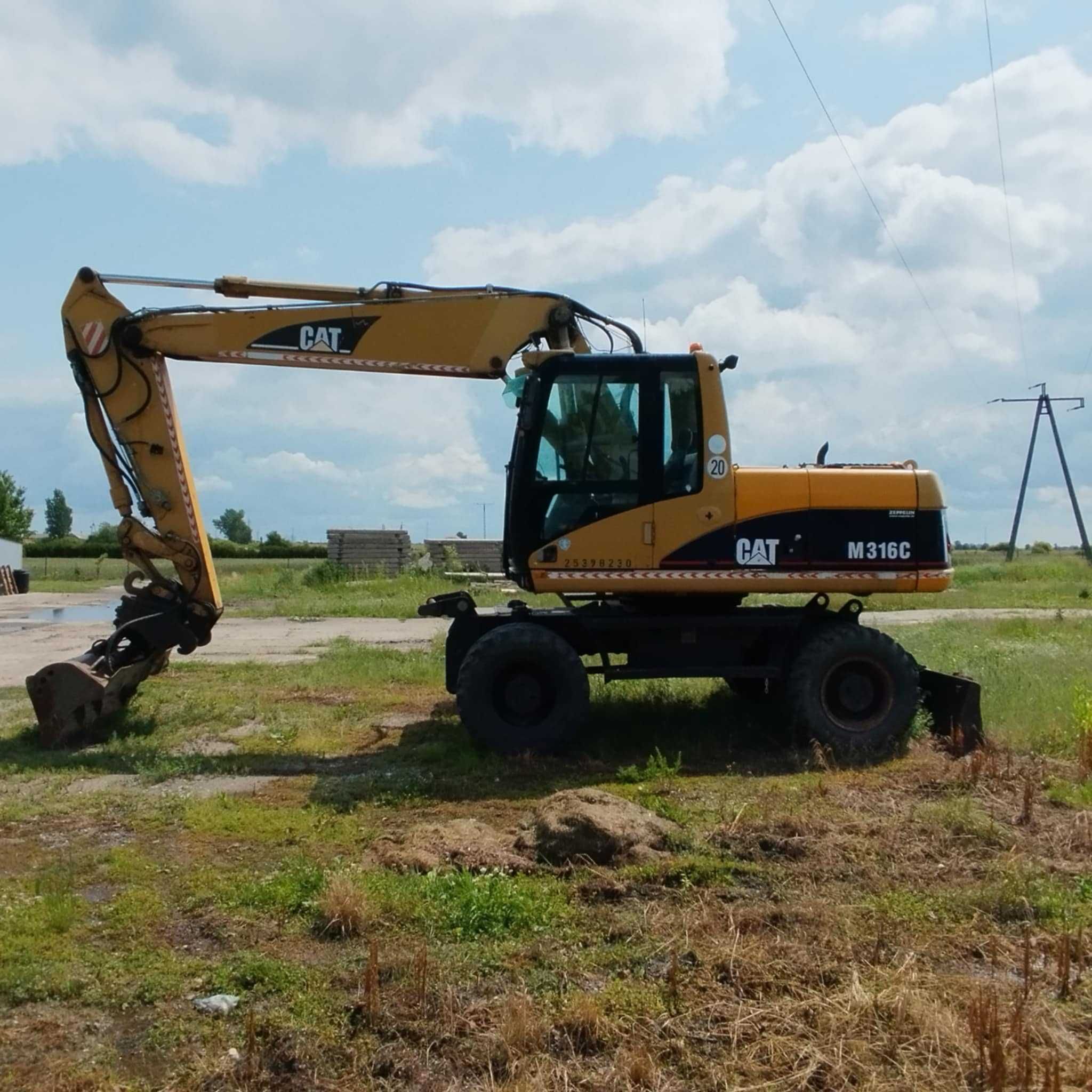 Sprzedam koparkę kołową CATM316C