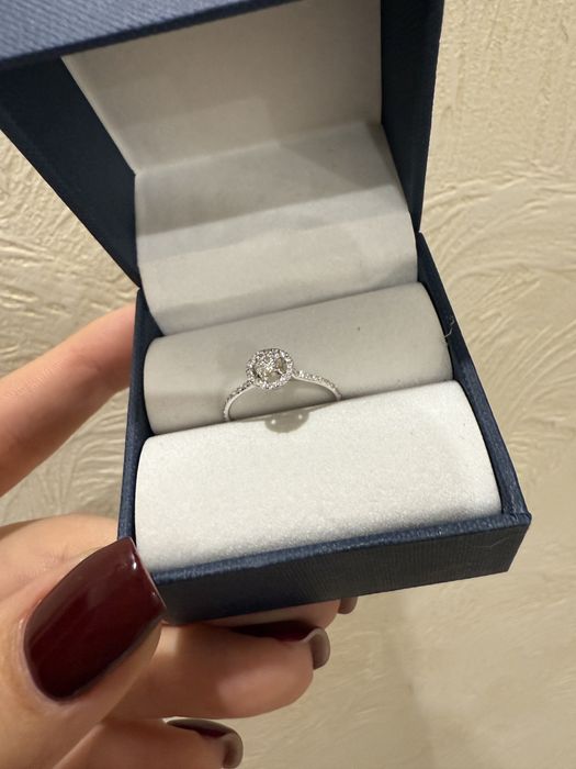 Продам кольцо с бриллиантами в стиле tiffany
