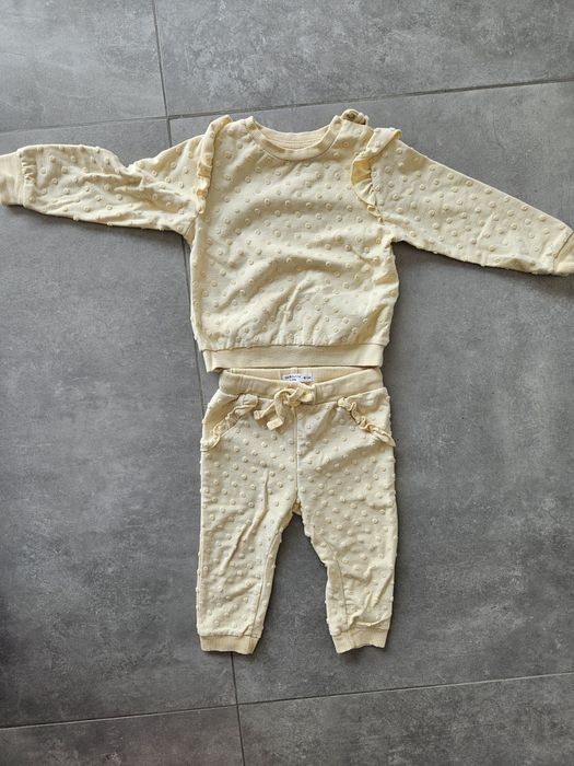 Dresik dla dziewczynki w rozmiarze 80