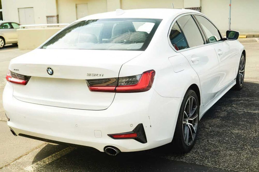 BMW 3 Series 330i xDrive      2020