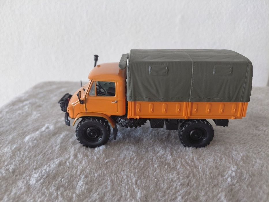 Mercedes-Benz Unimog 404 - 1/43 Minichamps