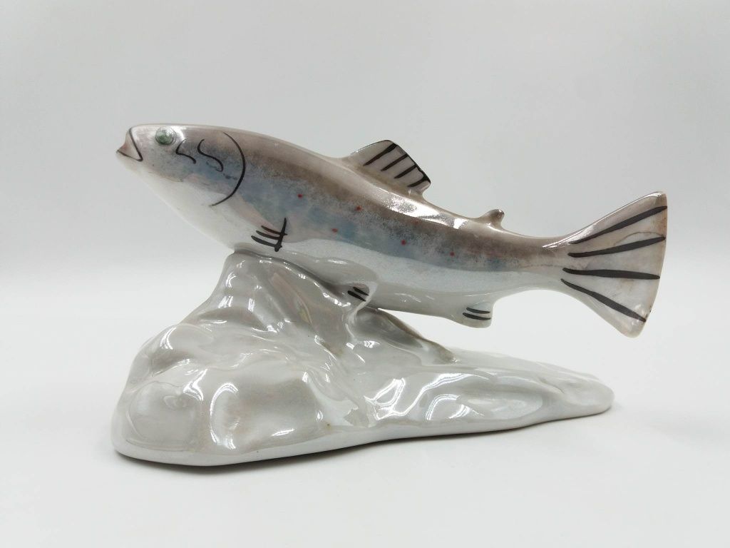 Ładna porcelanowa sygnowana figurka ryby