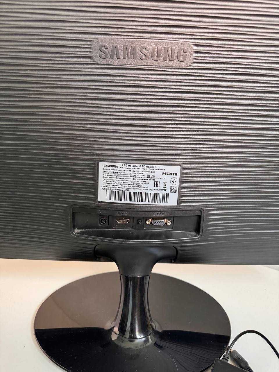 Монітор самсунг Samsung S24D300H