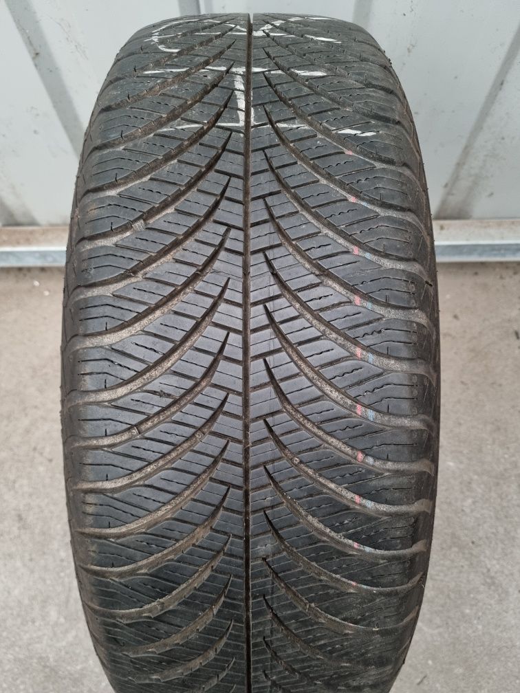 Opona używana 1szt. 215/60/17 Goodyear Vector 4Seasons Gen-2  / 7,8mm