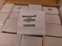 Karton nowych ładowarek