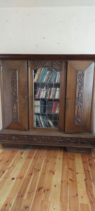 Stara biblioteczka drewniana