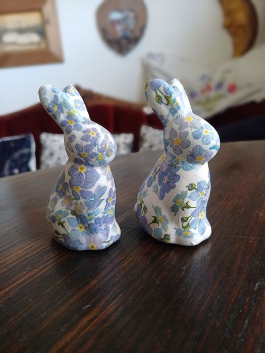Zające wielkanocne ceramika decoupage wiosenne króliki w kwiaty