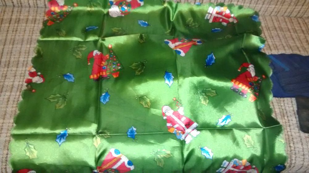 Скатерть новогодняя подарочная, 1м х 1м