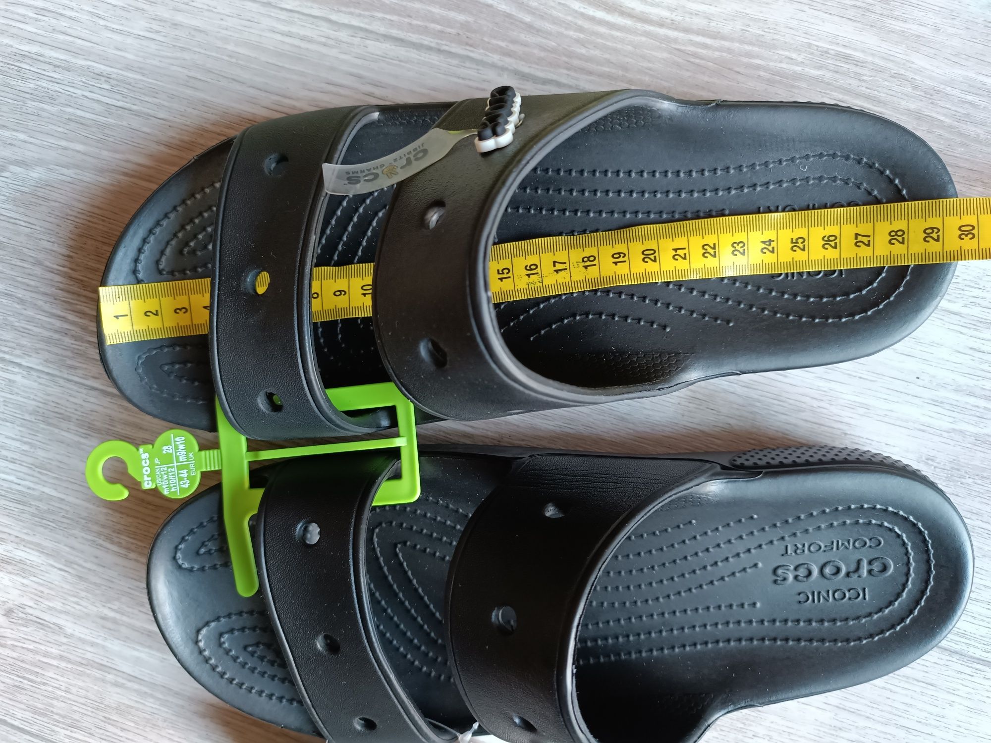 Crocs Classic Sandal шлепанцы чёрные на толстой подошве.