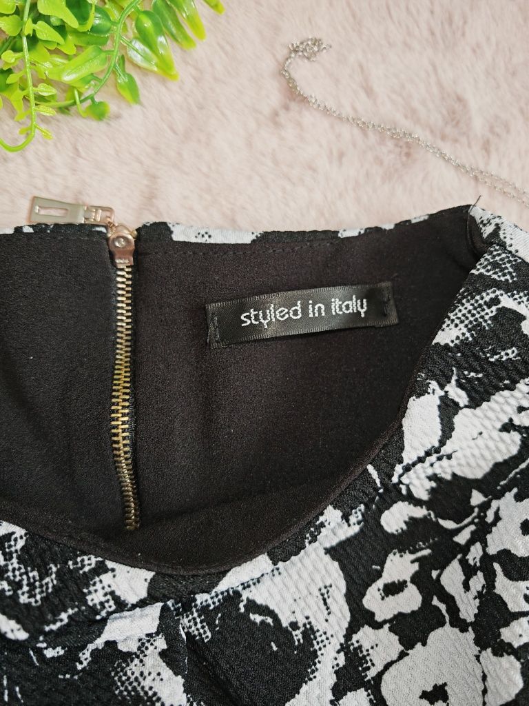 Stylowa sukienka w kwiaty retro, rozkloszowana, Styled in Italy, S