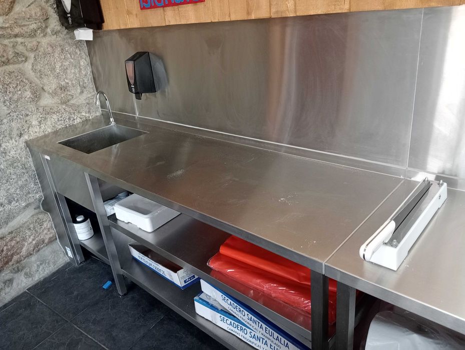 Vitrine Refrigerada e Outros Artigos