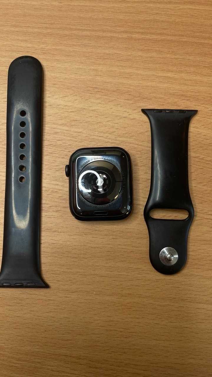 Apple Watch 4 / 44mm / GPS / LTE Black