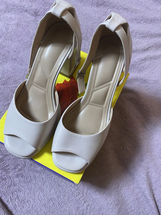 Жіночі туфлі бежевого кольору