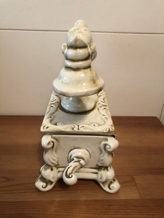 Porcelana  Italiana Decorativa ano 77