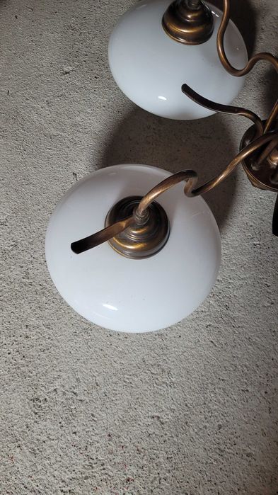 Piekny stylowy żyrandol