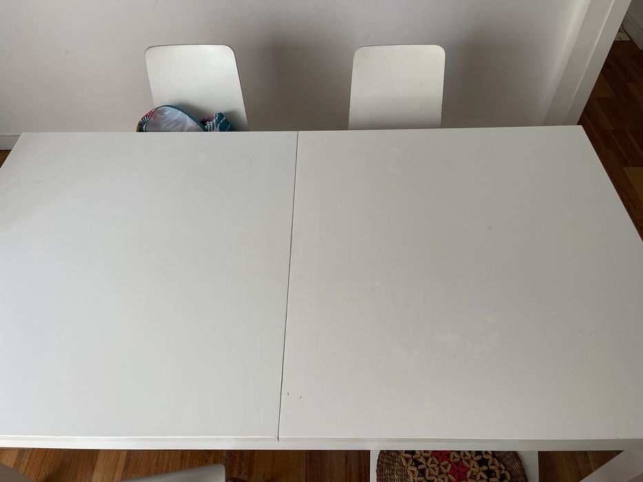 Mesa extensível e 6 cadeiras