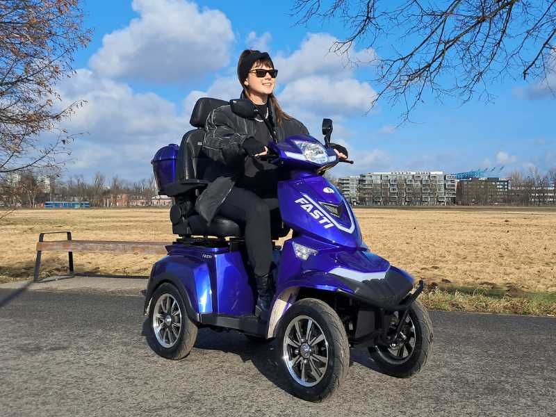 Elektryczny czterokołowy skuter Fasti 4 Max z dachem + bateria