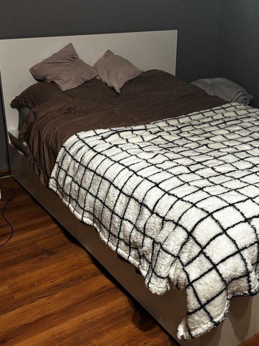 Rama łóżka ikea malm z 4 szufladami