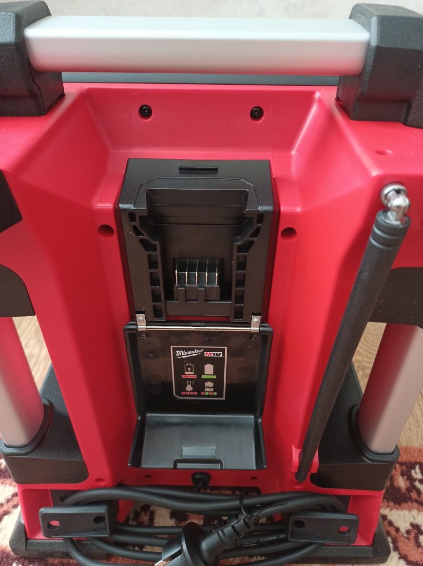 Радіоприймач зарядний/пристрій MILWAUKEE M18 RC-0