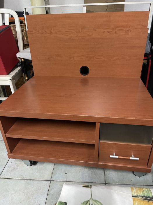 Movél para TV com rodas