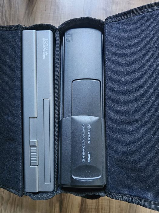 Czytnik do płyt CD i zmieniarka z okablowaniem