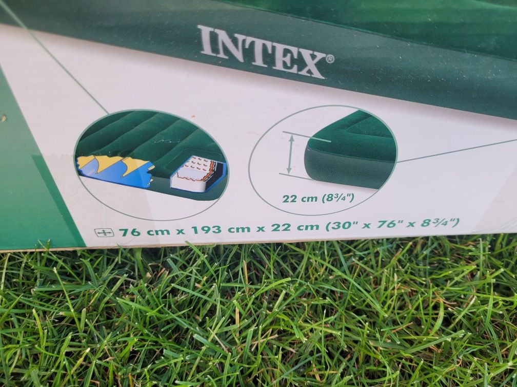 Sprzedam materac intex wraz z pompką
