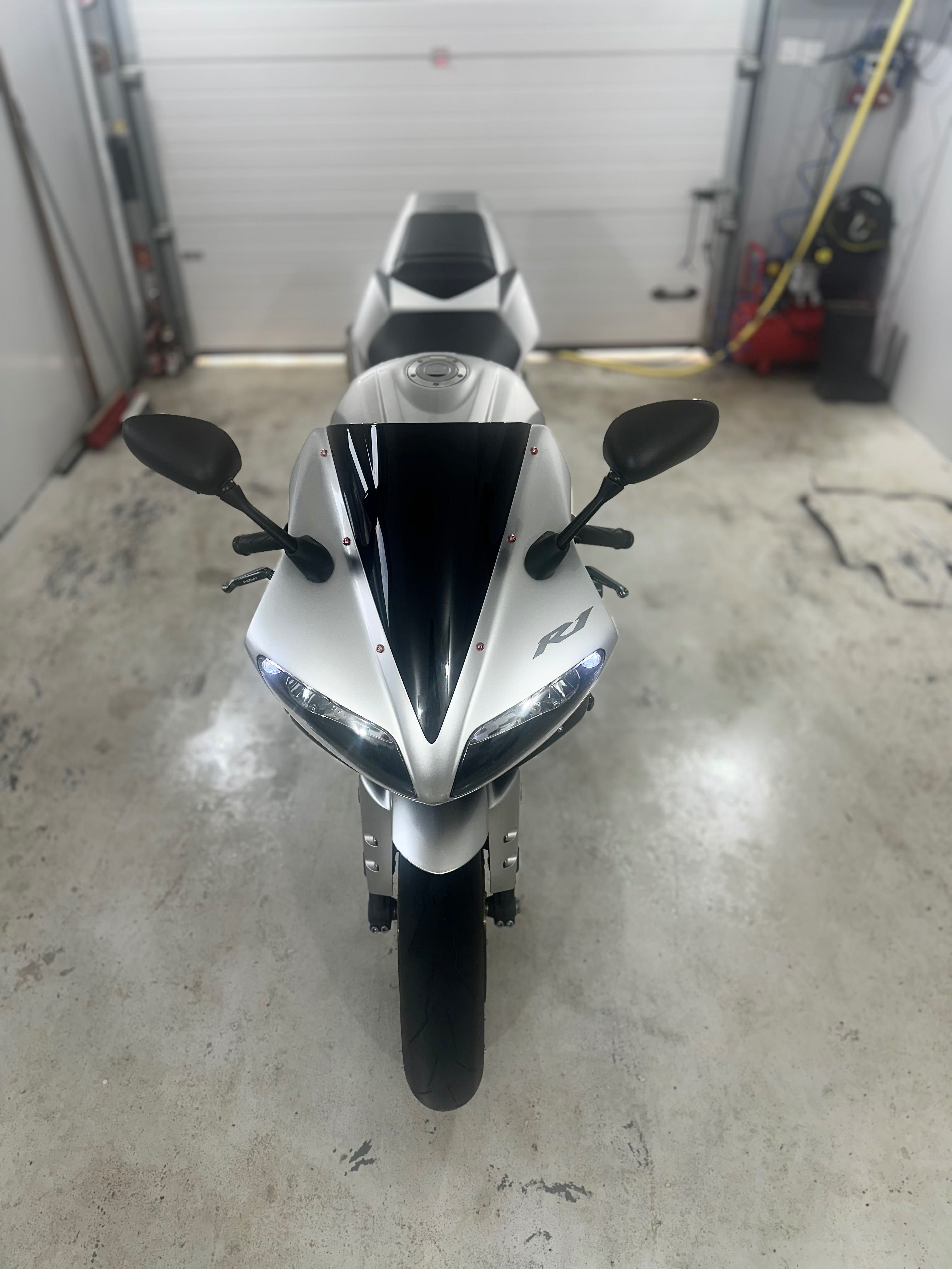Yamaha R1 RN09 stan bdb bez wkładu