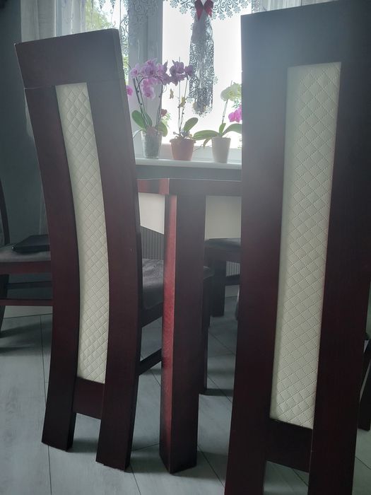 Stół rozkładany i 6 krzeseł