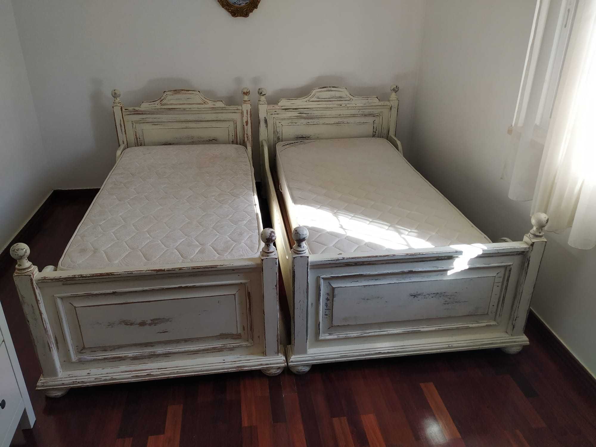 Cama de solteiro (duas)