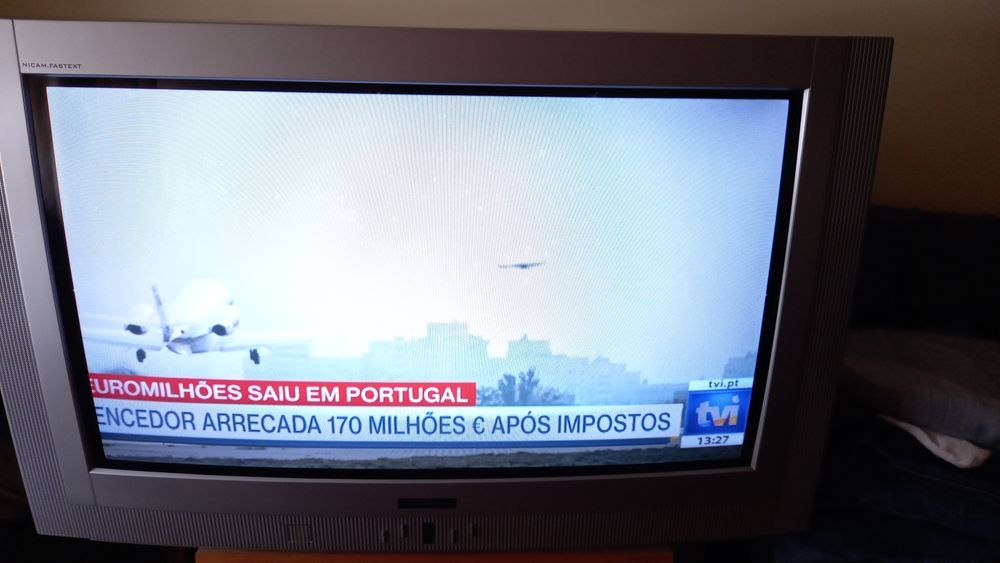 Televisão Crown 16/9 80cm com Box TDT e comandos