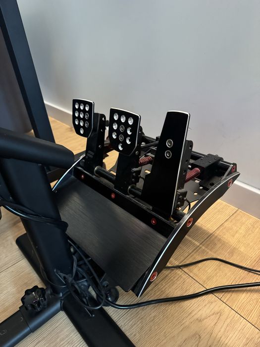 Zesta do simracingu - Zestaw fanatec + playseat + stelaż + monitor