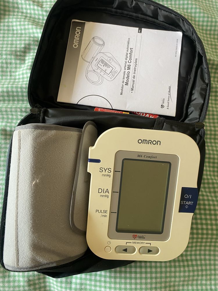 Medidor de tensão arterial OMRON digital automatico modelo M6 confort