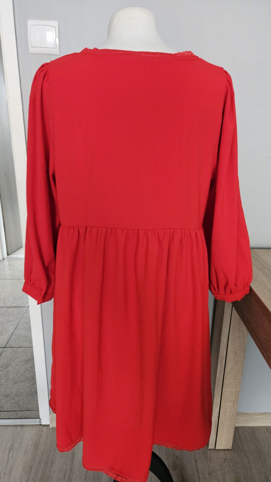 Sukienka elegancka koronkowa