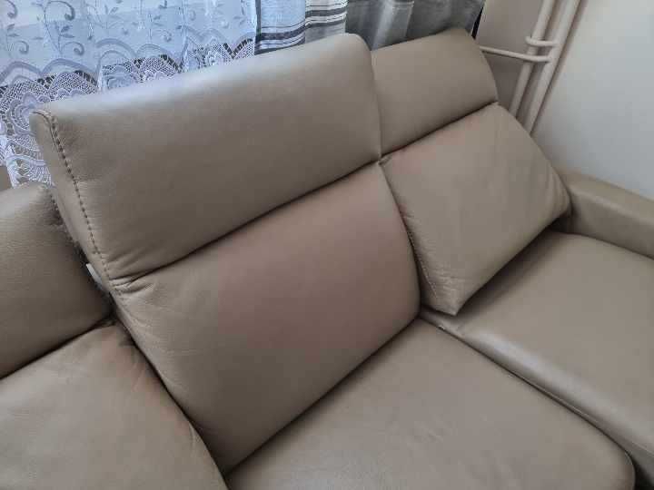 Skórzana kanapa z funkcją relaksu