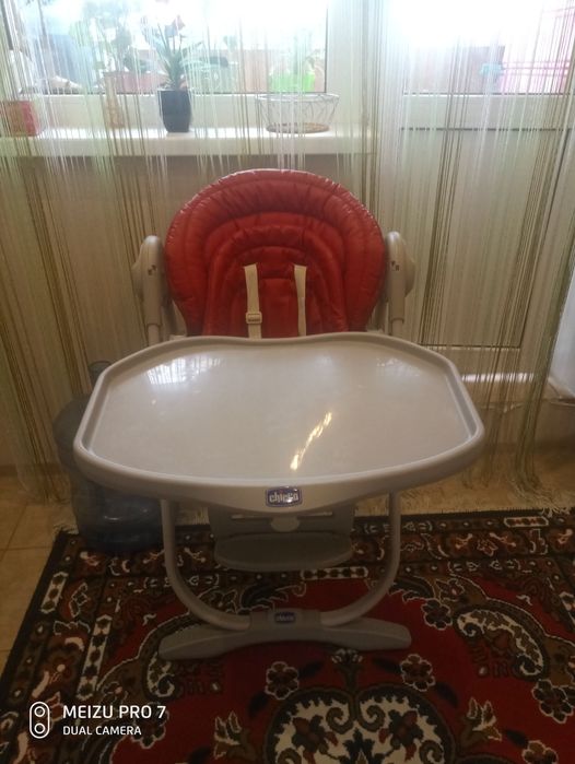 Продам стульчик Chicco Polly  состояние нового