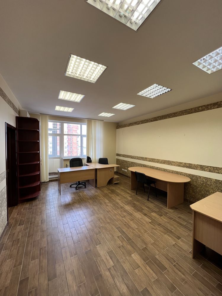Здам офіс 90 м2, метро Печерська, вул. Коновальця 32-Б, новий будинок