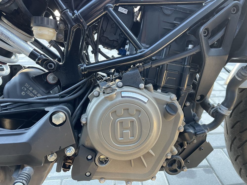 Husqvarna Vitpilen 401 2022 ( KTM DUKE 390 )