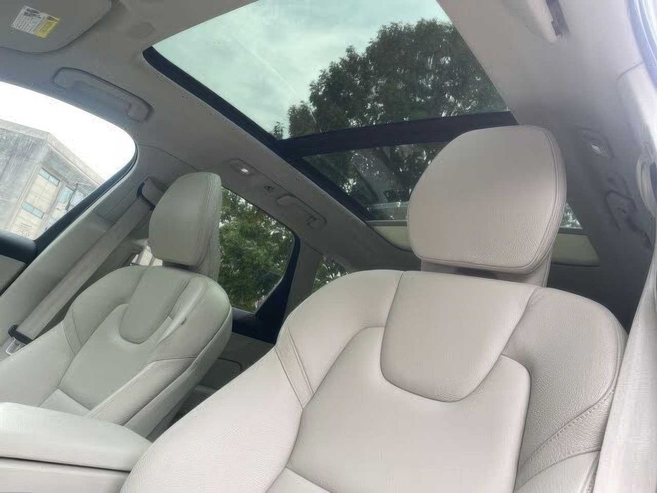 Volvo XC60 B5 Momentum      2022