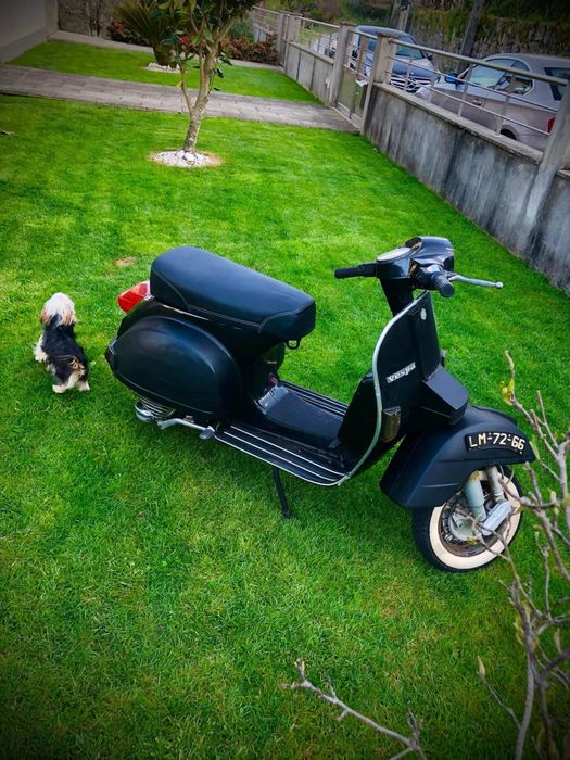 Vespa PX 125 preta