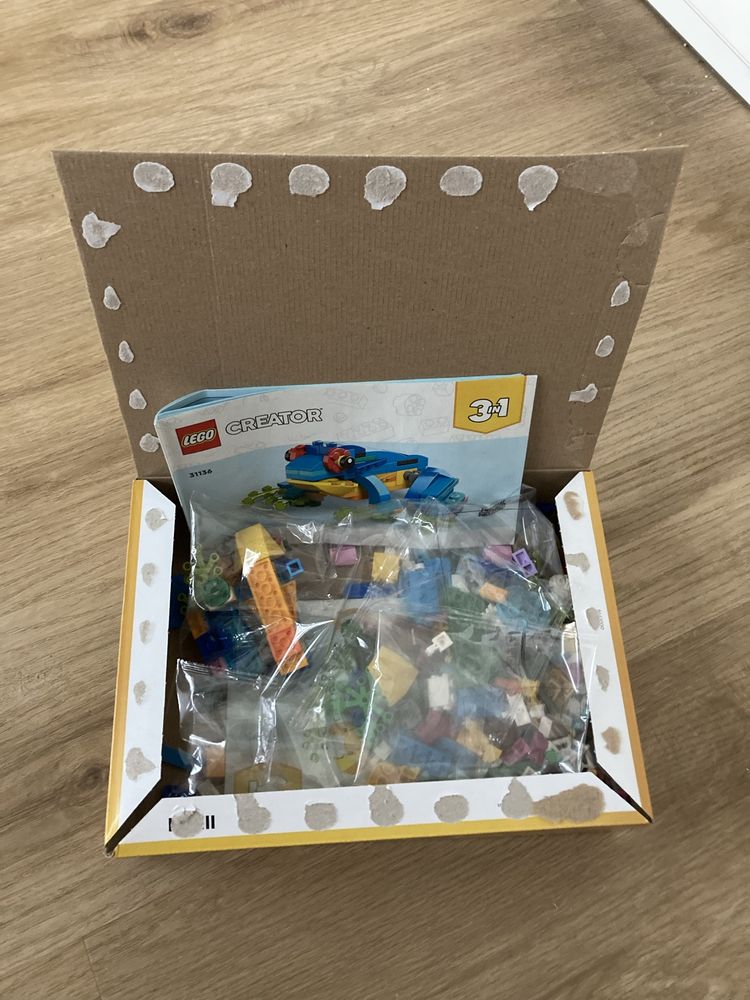 LEGO creator 31136 egzotyczna papuga 3w1 - rozpakowane