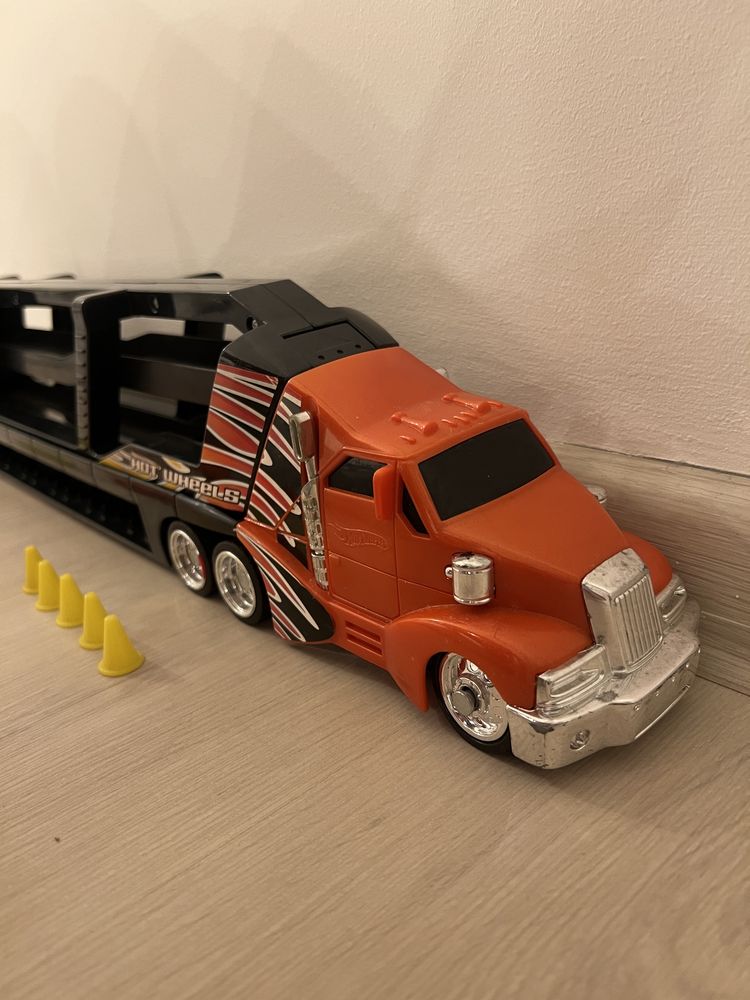 hotwheels ciężarówka do autek
