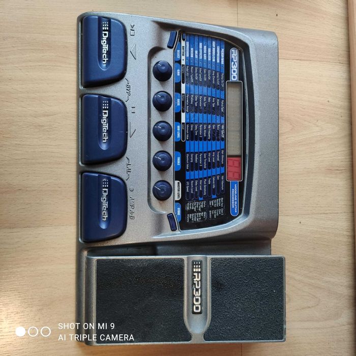 pedaleira multi efeitos  guitarra rp300