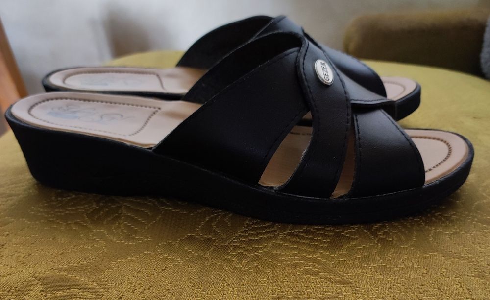 Качественные шлепанцы. Турция