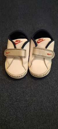 Buty niechodki firmy Nike rozmiar 19.5.